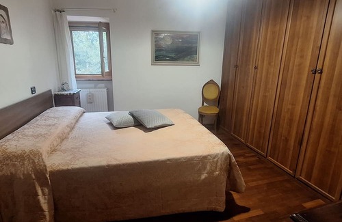 Eggi House | Casa Ausonia 5 minutes from Spoleto, Guesthouse in quiet medieval village
