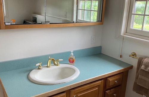 Isle La Motte Apartment | Lovely 2-bedroom apartment in Isle La Motte with WiFi, AC