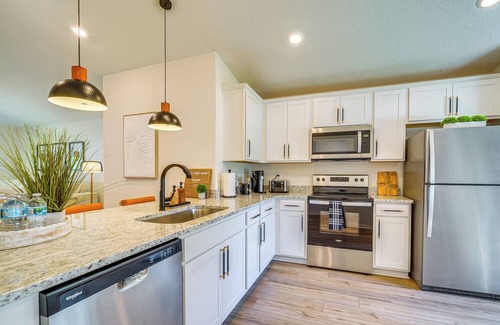 Ocala House | Modern Ocala Retreat - 24 Mi to Rainbow Springs!
