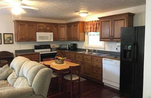 Sharpsburg Apartment | Sweet Retreat ~ Peachtree City~Senoia