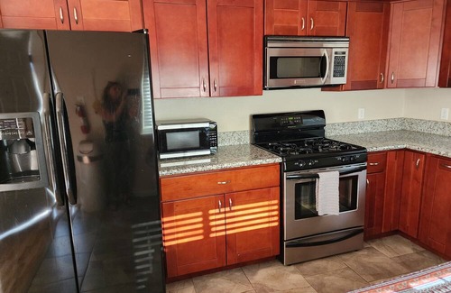 Redding Apartment | Spacious 3-bedroom apartment with AC, WiFi in Redding. Close to lakes and Bethel