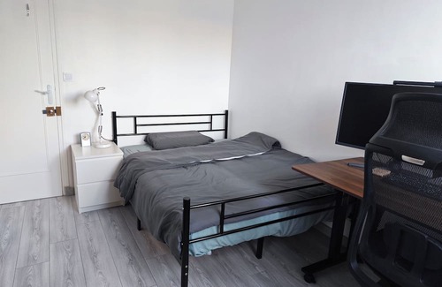 Carrieres-sous-Poissy Apartment | T2 apartment near the Seine, train station 4 minutes, town center 8 minutes