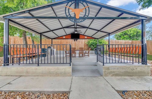 Leon Valley House | Spacious 5 BR Haven | Minutes from Sea World | San Antonio