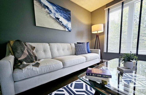 Welland Apartment | Chic, Cozy & Fully Equipped Apartment