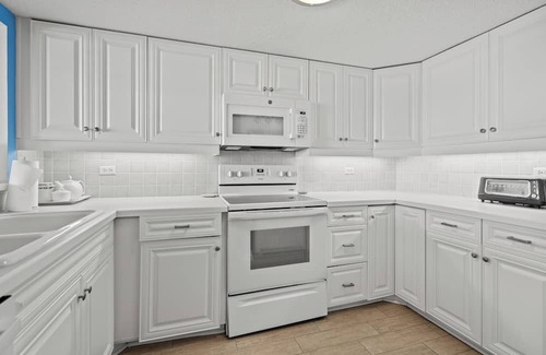 Briarcliffe Acres Condo | 3-bedroom Oceanfront Condo in N Myrtle Beach-close to golf, dining and shopping