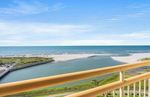 Briarcliffe Acres Condo | 3-bedroom Oceanfront Condo in N Myrtle Beach-close to golf, dining and shopping