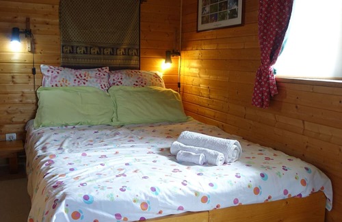 Mizoen Ski Chalet | Chalet 'Typique De Montagne' with Lake View, Private Terrace and Wi-Fi
