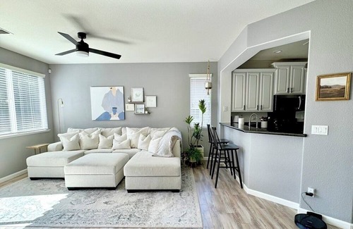 Folsom House | 3-bedroom boutique home in Empire Ranch