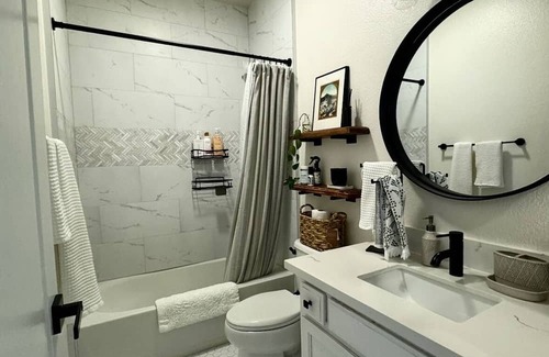 Folsom House | 3-bedroom boutique home in Empire Ranch