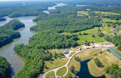 Corbin Condo | Coyote Moon Ranch 4-bed condo barn dominium style borders Forest & Laurel Lake