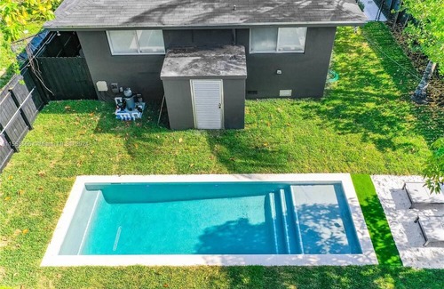 Buena Vista House | Spacious 4 BD/4BA POOL + HotTub in Design District