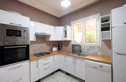 Marrakech House | Spacious townhome quiet , with 4 bedrooms and AC, WiFi in vibrant Marrakech