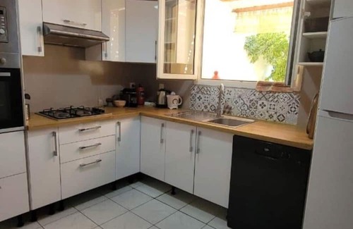 Marrakech House | Spacious townhome quiet , with 4 bedrooms and AC, WiFi in vibrant Marrakech