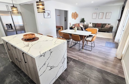 Glendora House | Luxurious Pool House in Glendora