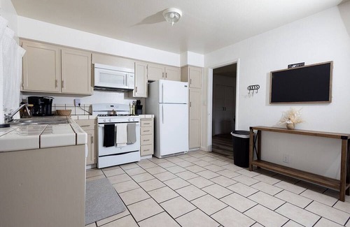 Merced House | Welcome to our cozy 3-bedroom 2 bath retreat in North Merced.