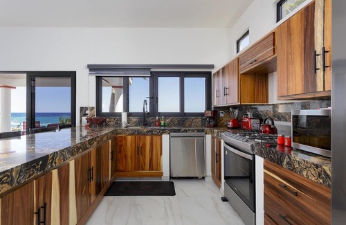 Buenavista House | Beachfront 4 BR home w/pool