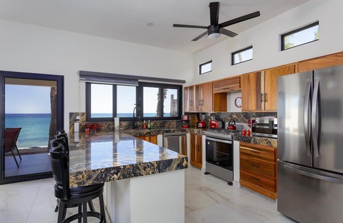 Buenavista House | Beachfront 4 BR home w/pool