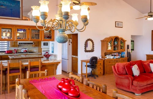 Buenavista House | Beachfront 4 BR home w/pool