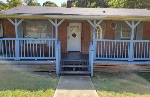Paw Creek House | 4-bedroom house in peaceful Charlotte with AC, WiFi. Close to the airport