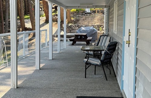 Central Okanagan Apartment | Charming 2-bedroom SUITE with AMAZING LAKE AND MOUNTAIN VIEWS, WiFi and AC