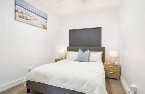 Machans Beach House | Seaside Serenity: Modern Cottage with Spa