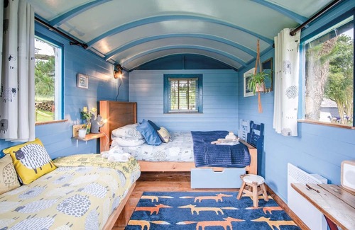 Pembroke Apartment | Lamb - 1 Bedroom Shepherds Hut - Maidenwells