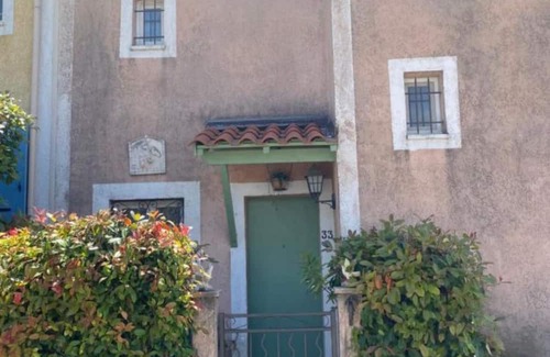 Saint Antoine House | Holiday Home 'Maison De Bellet Nice' with Shared Terrace, Wi-Fi and Air Conditioning