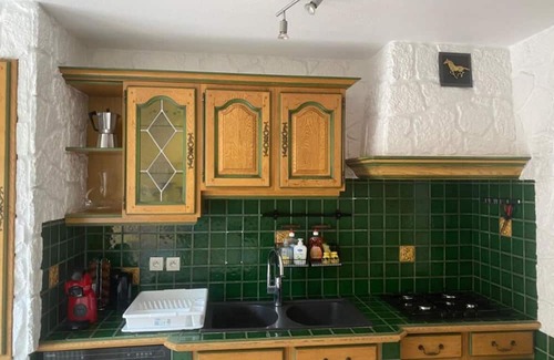 Saint Antoine House | Holiday Home 'Maison De Bellet Nice' with Shared Terrace, Wi-Fi and Air Conditioning