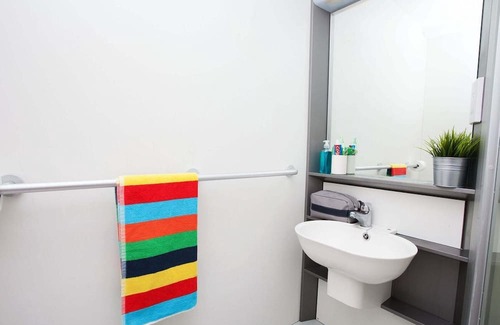 Tottenham Hale Apartment | Modern Ensuite Student Accommodation: Comfort and Convenience at Your Doorstep!
