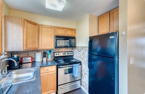 Highline Apartment | Cascade Vue 32 BY Betterstay: 2BR | SeaTac | Southcenter