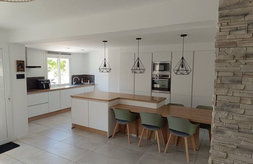 Marsillargues Villa | 270m2 villa/apartment complex with swimming pool on 1200m2 grounds