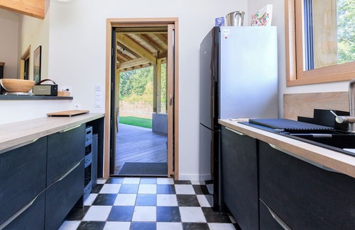 Mezos House | Holiday Home 'Maison Bois Proche De L'Atlantique' with Private Terrace, Wi-Fi and Air Conditioning