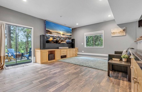 Sammamish House | Private Retreat + Home Theatre + Amazing Views!