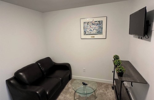 Lethbridge House | Cozy, safe, quiet suite less than 5 mins away from Uni. of Lethbridge