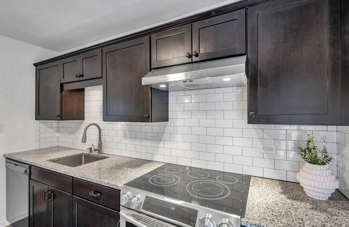 St. Petersburg - Clearwater House | Charming Transitional Home - 10 minutes to Downtown St Pete!
