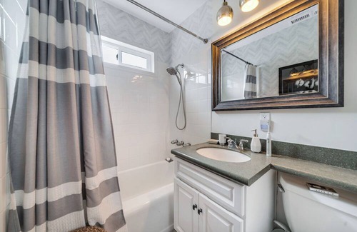 El Segundo House | Spend the summer near in Manhattan Beach!