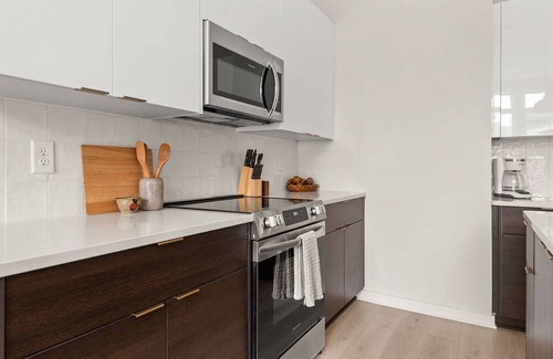 Talbot's Corner Condo | Lischey ONE ~ 4 Unit Buy-Out ~ Minutes to Downtown ~ Walk to Coffee Shop ~ 24 Beds ~ Free Parking