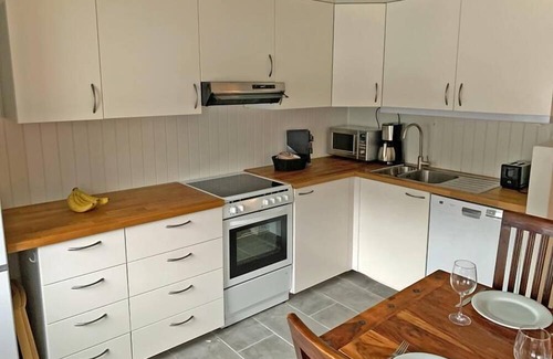 Spangereid House | Holiday home "Ramsland Brygge 8 A", by the fjord Ramslandsvågen in Ramsland near Spangereid-Lindesnes, southern Norway, max. 7 1 adults, own boat mooring with terrace directly in front of the house, approx. 100 m² living space, 3 1 bedrooms, 202.