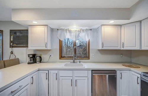 East Stroudsburg House | Private Pocono Home w/Heated Indoor Pool 12 Person Outdoor HotTub Movie Theater