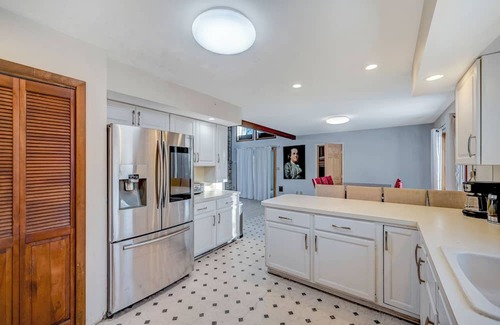 East Stroudsburg House | Private Pocono Home w/Heated Indoor Pool 12 Person Outdoor HotTub Movie Theater