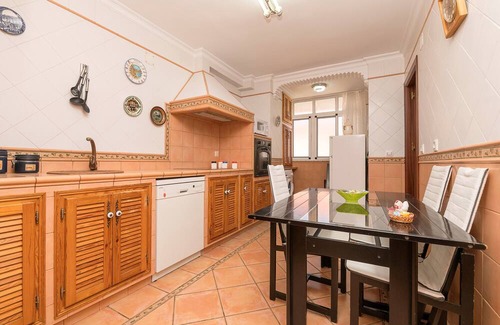 San Fernando Apartment | City House - Three Bedroom Apartment, Sleeps 4