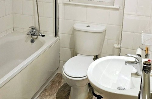 Stone House | Clean cosy& Large Bedroom in Dartford - Close to all amenities & Central London