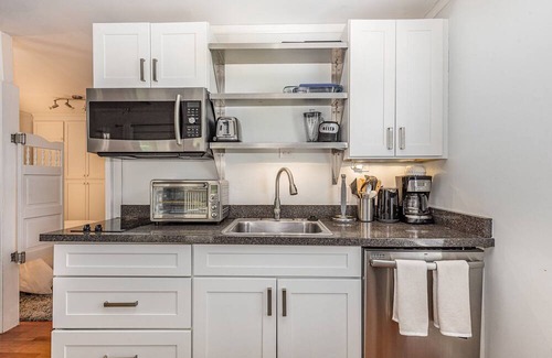 Germantown House | Meadow View - Hot Tub - Germantown