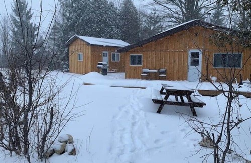Grey Highlands Ski Chalet | Private 5 Acre Chalet with Bunkie & Sauna - Rated 4.9 with 100 Reviews on Airb&b