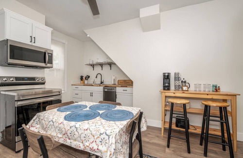 Ludlow House | Historic Ludlow Suites – 2 Apts in 1 Booking! Highly Walkable, Min to Downtown