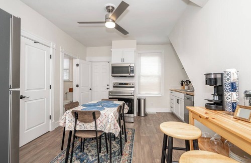Ludlow House | Historic Ludlow Suites – 2 Apts in 1 Booking! Highly Walkable, Min to Downtown