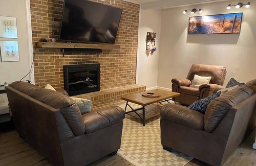 Guntersville House | Memories at Cedar Lane. Charming 3-bedroom house in enchanting Guntersville