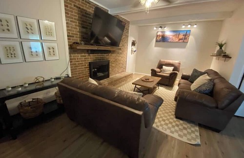 Guntersville House | Memories at Cedar Lane. Charming 3-bedroom house in enchanting Guntersville
