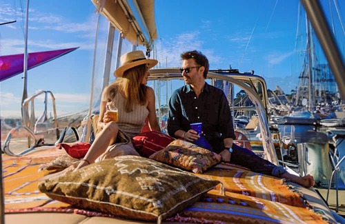 Sydney Boat Rental | DIVINE YACHT OVERLOOKING SYDNEY HARBOUR