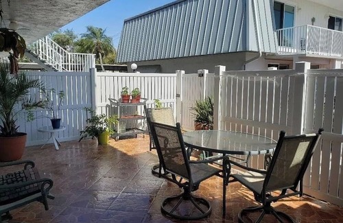 Cypress Lake House | Cozy 2-bedroom Condo in beautiful Fort Myers with Pool and Tiki Hut